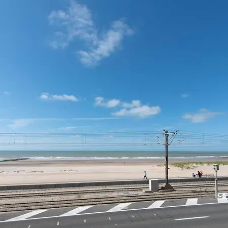 شقة Apartment With Frontal Sea View In Raversijde *