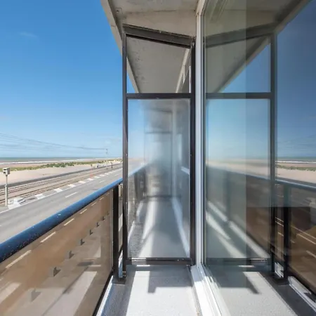 Apartment With Frontal Sea View In Raversijde * أوستيند