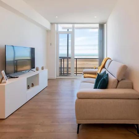Apartment With Frontal Sea View In Raversijde Apartamento Ostende