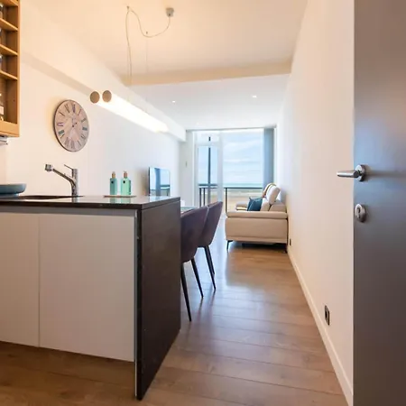 Apartment With Frontal Sea View In Raversijde Apartamento *